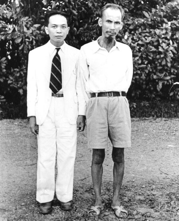 Hồ Chi Minh and General Võ Nguyên Giáp in 1945 outside of Hanoi
