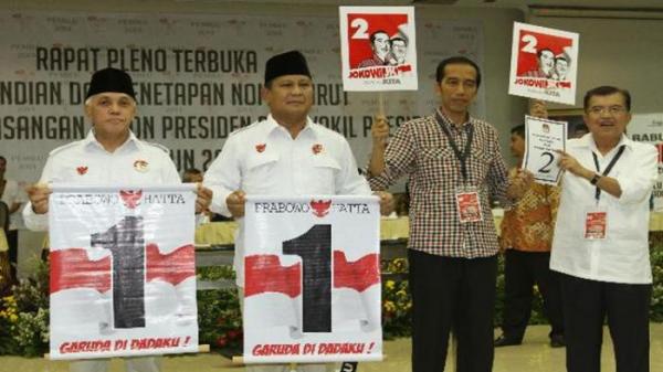 Presidential candidates Prabowo Subianto/Hatta Rajasa and Joko Widodo/Jusuf Kalla in the ballot number lottery for the 2014 presidential election